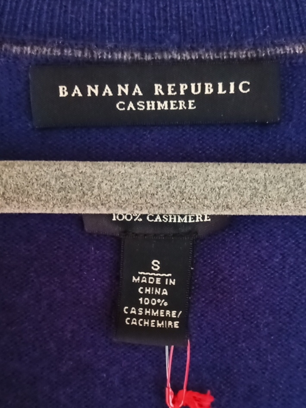 Cashmere Banana Republic Purple 🟣 V-neck Sweater Ribbed Cuffs And Hem Small NWT - Picture 4 of 6
